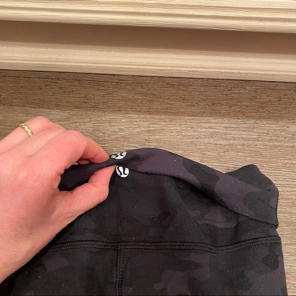 RARE Lululemon Wunder Under Crop Camo Leggings Roll Down Size 4 - Picture 6 of 11